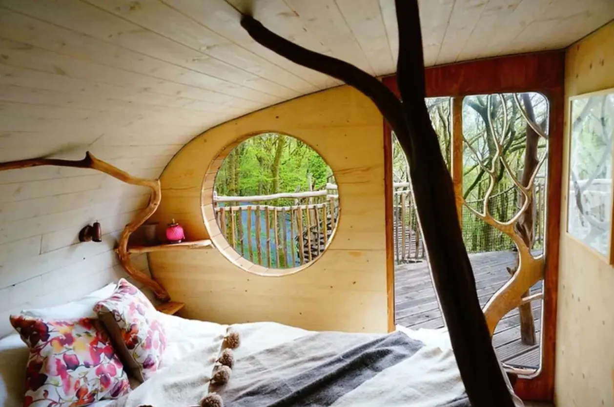 Living Room Treehouse Experience Wales guest room